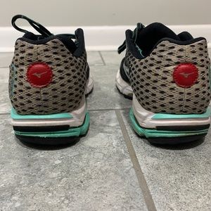 Mizuno Womens running shoes size 9